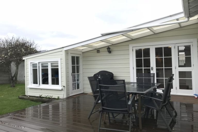 Photo of property in 40 Palm Avenue, Lyall Bay, Wellington, 6022