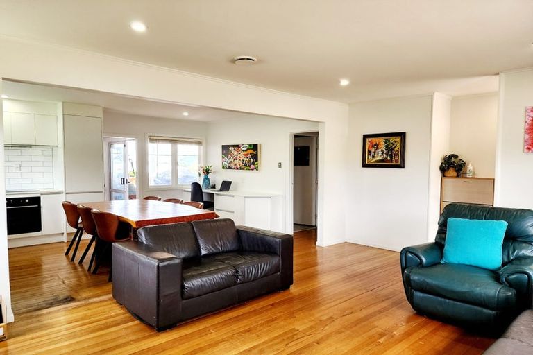 Photo of property in 4 Paton Avenue, Te Atatu South, Auckland, 0610