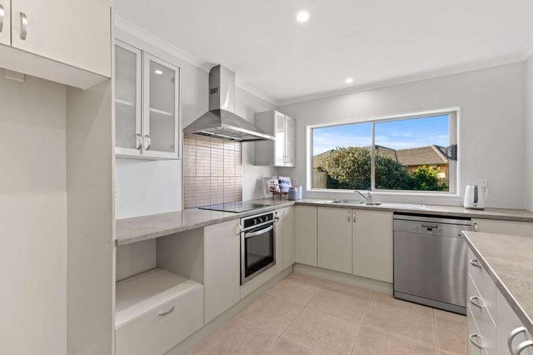 Photo of property in 37 Breaker Grove, Waiuku, 2123