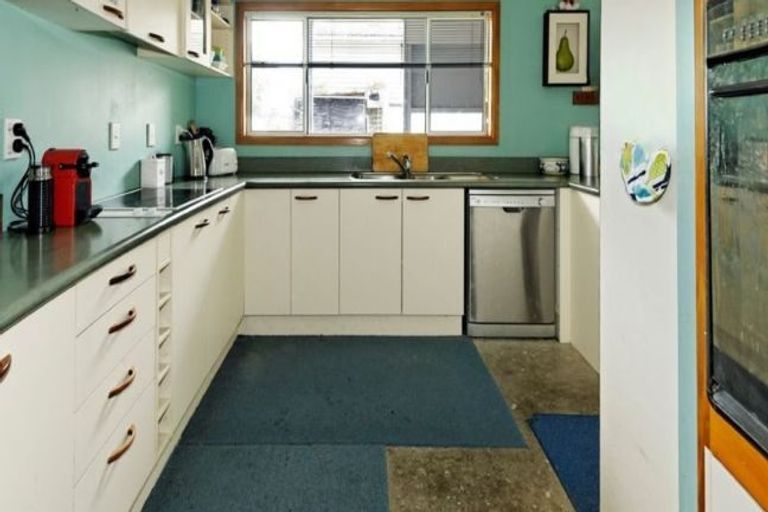 Photo of property in 46 Queen Mary Avenue, New Lynn, Auckland, 0600