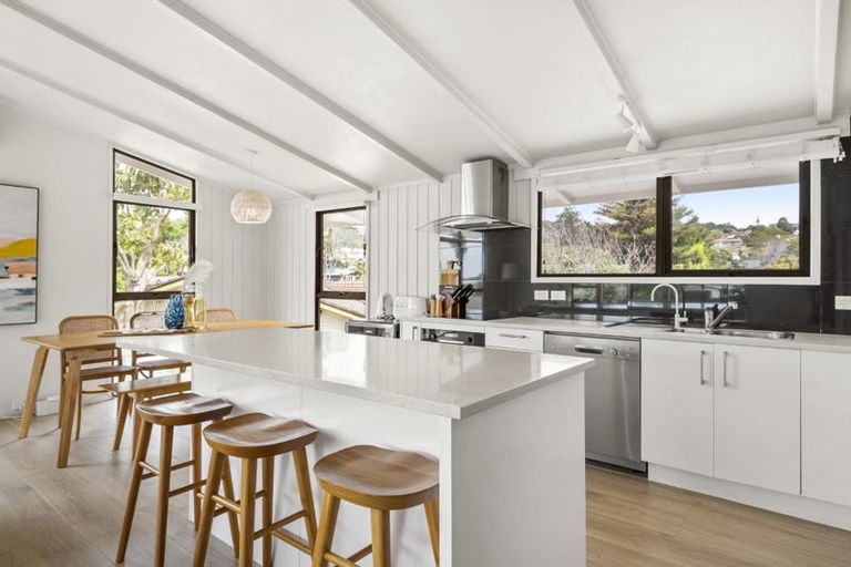 Photo of property in 18 Macnay Way, Murrays Bay, Auckland, 0630