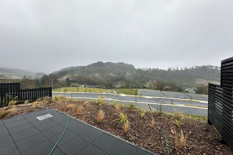 Photo of property in 40 Turtleback Avenue, Whitby, 5024