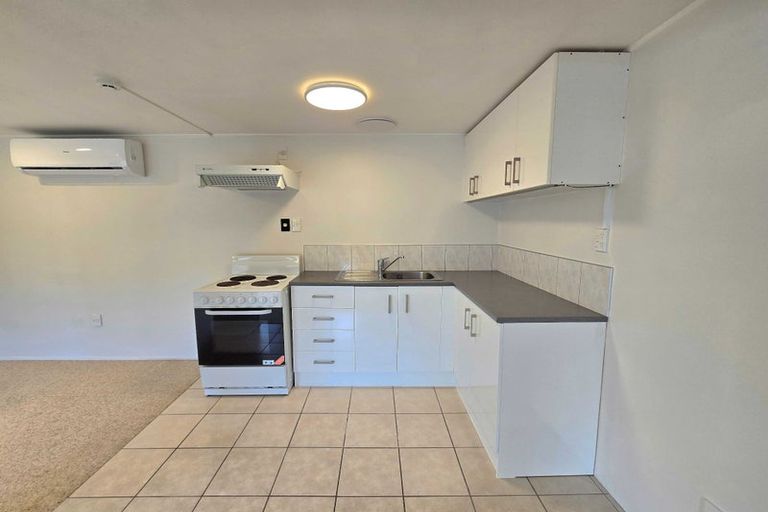Photo of property in 33 Alidade Place, Massey, Auckland, 0614