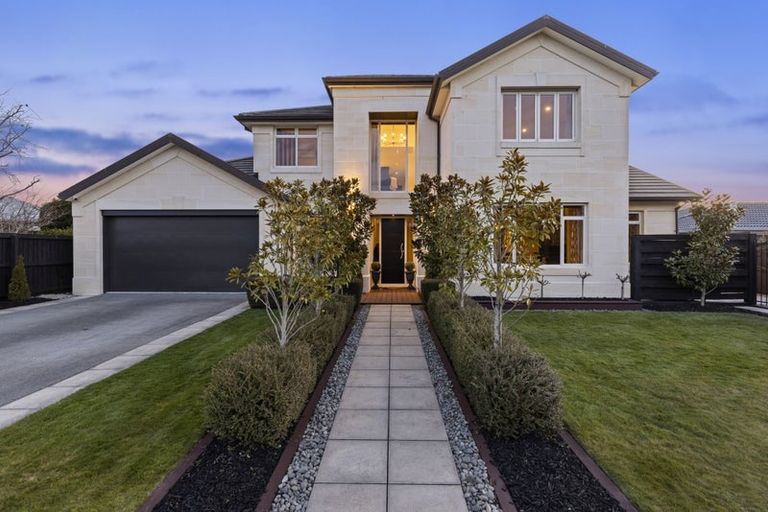 Photo of property in 68 Willowview Drive, Redwood, Christchurch, 8051