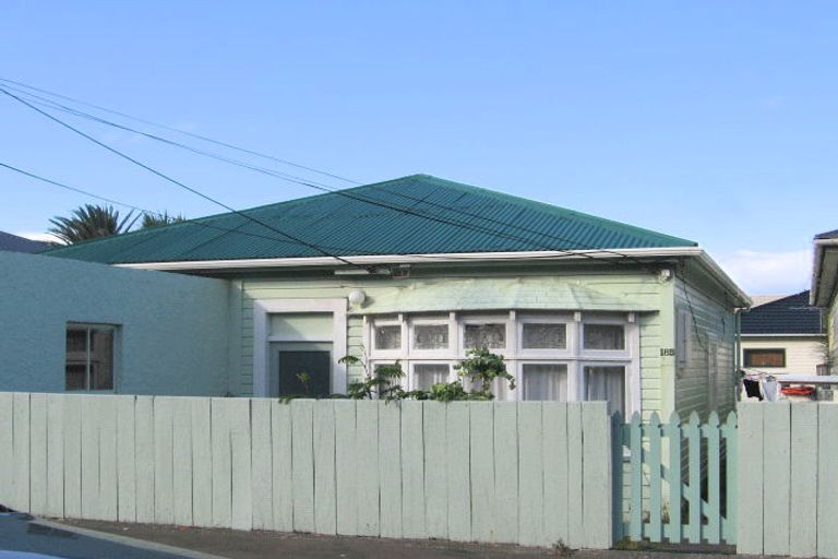 Photo of property in 185 Queens Drive, Lyall Bay, Wellington, 6022