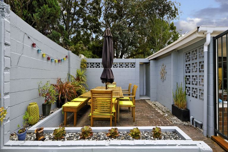 Photo of property in 45 Stottholm Road, Titirangi, Auckland, 0604