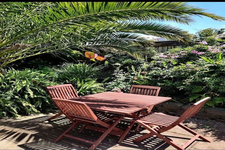 Photo of property in 404a Te Atatu Road, Te Atatu Peninsula, Auckland, 0610