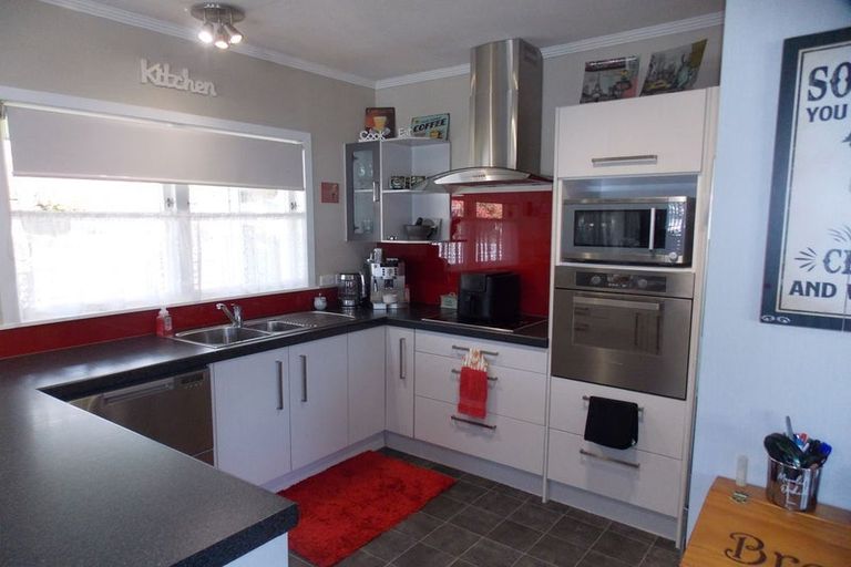 Photo of property in 16 Ongo Road, Hunterville, 4730