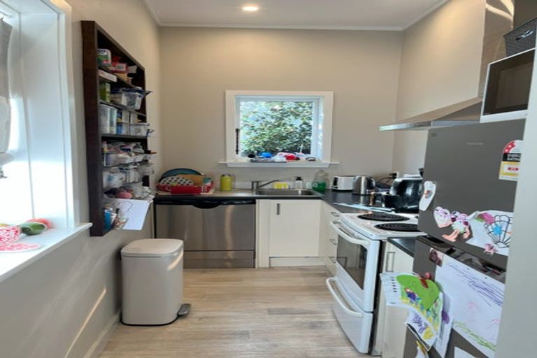 Photo of property in 28 Patanga Crescent, Thorndon, Wellington, 6011