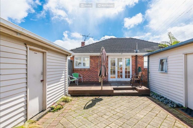 Photo of property in 9 Paton Avenue, Te Atatu South, Auckland, 0610