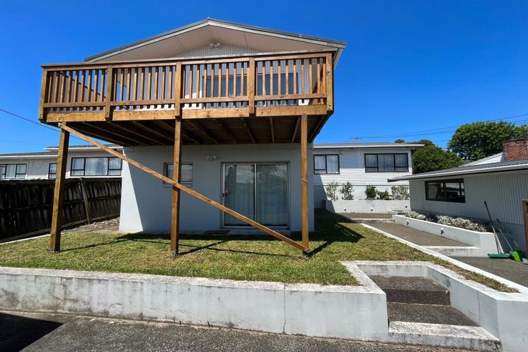 Photo of property in 2/23 Sunnyfield Crescent, Glenfield, Auckland, 0629