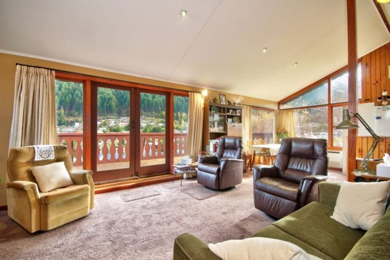 Photo of property in 118 Hallenstein Street, Queenstown, 9300