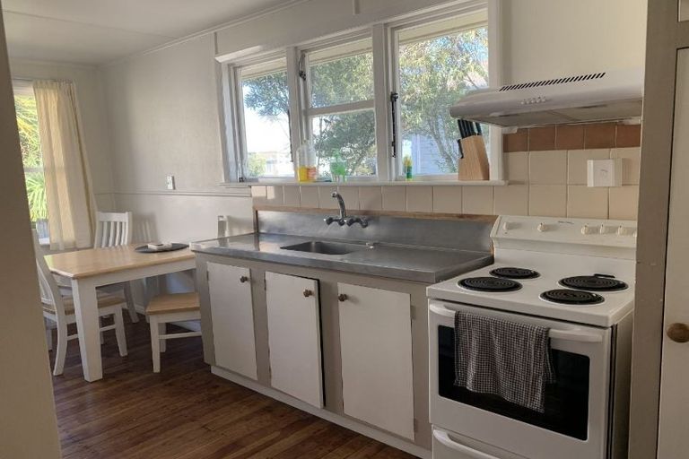 Photo of property in 21 Perrin Place, Kelvin Grove, Palmerston North, 4414