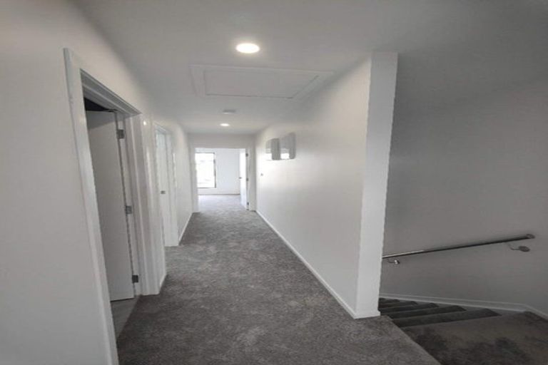 Photo of property in 8 Kautawa Lane, Massey, Auckland, 0614