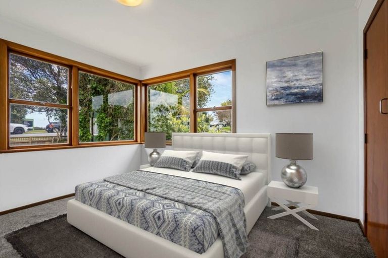 Photo of property in 1/34 Sunset Road, Unsworth Heights, Auckland, 0632