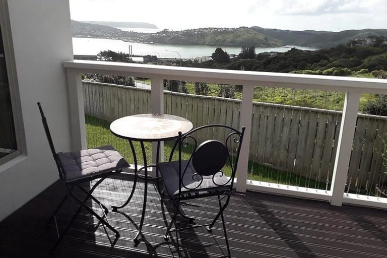 Photo of property in 1 Greenstone Place, Aotea, Porirua, 5024