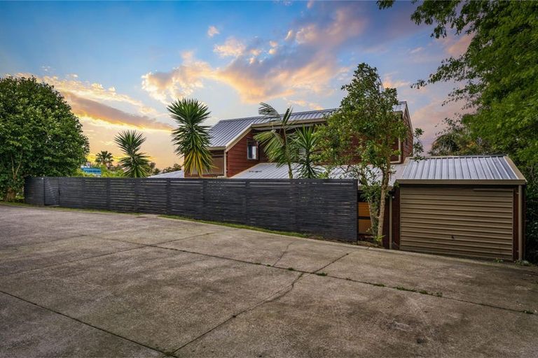 Photo of property in 1/86 Waimumu Road, Massey, Auckland, 0614