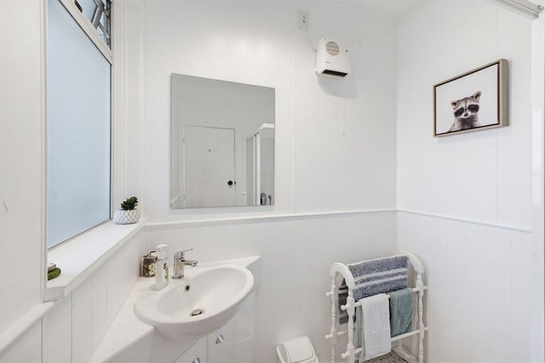 Photo of property in 10 Lawry Street, Moturoa, New Plymouth, 4310