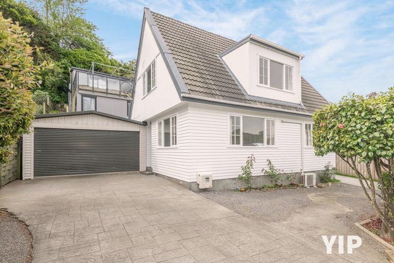 Photo of property in 12 Fyvie Avenue, Tawa, Wellington, 5028