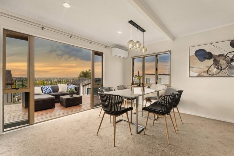 Photo of property in 152 Luckens Road, West Harbour, Auckland, 0618