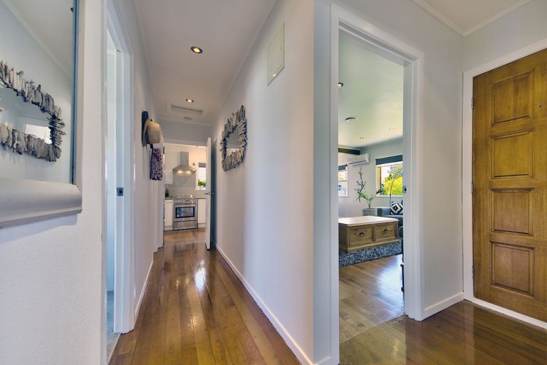 Photo of property in 45 Stottholm Road, Titirangi, Auckland, 0604