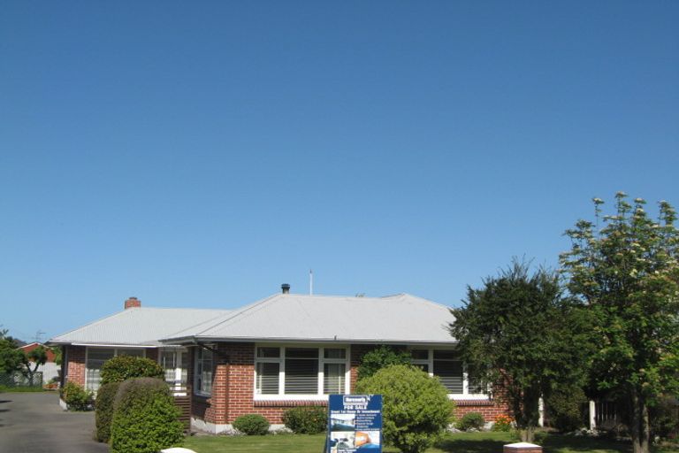 Photo of property in 1/300 Main North Road, Redwood, Christchurch, 8051