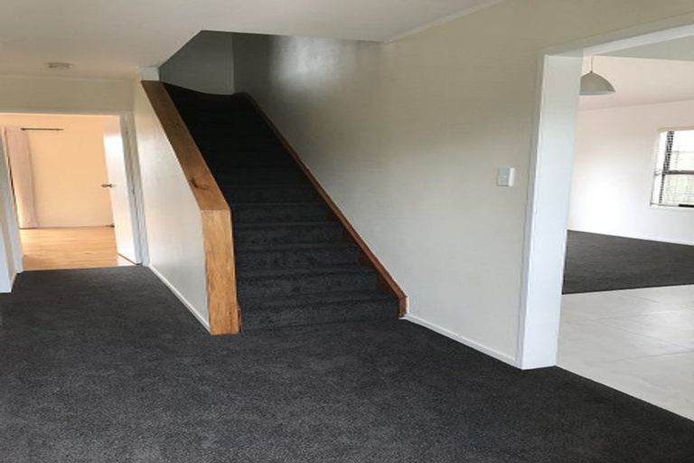 Photo of property in 1/19 Tree View Avenue, Glenfield, Auckland, 0629