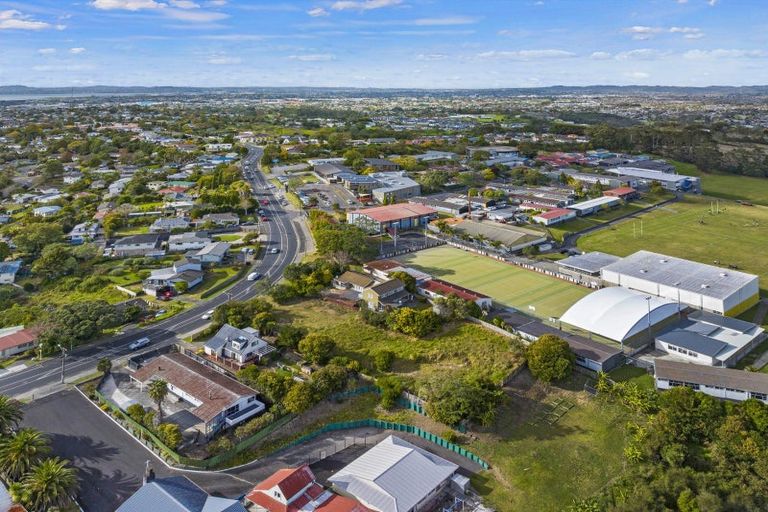 Photo of property in 302 Don Buck Road, Massey, Auckland, 0614