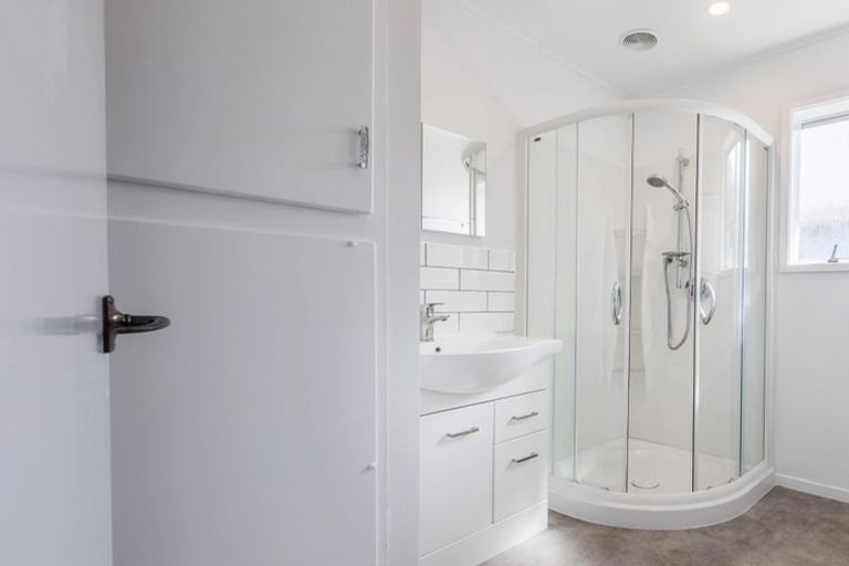 Photo of property in 2/16 Akehurst Avenue, New Lynn, Auckland, 0600