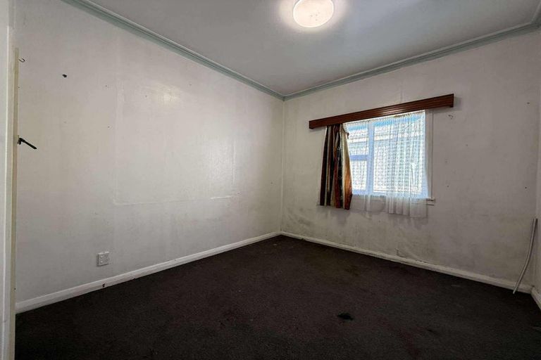 Photo of property in 8 Phillip Street, Johnsonville, Wellington, 6037