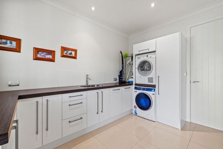 Photo of property in 37 Oakgrove Drive, Rangiora, 7400