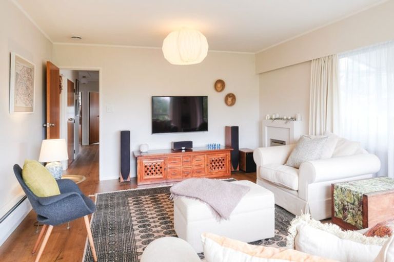 Photo of property in 28 James Evans Drive, Northcote, Auckland, 0627