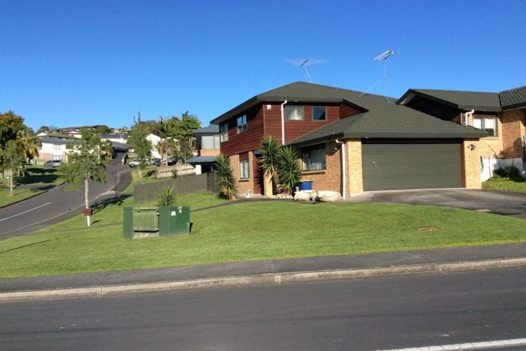 Photo of property in 1 Ryden Place, Glen Eden, Auckland, 0602