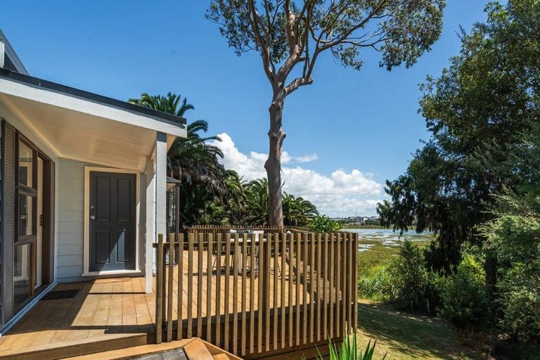 Photo of property in 2/14 Charles Street, Hauraki, Auckland, 0622