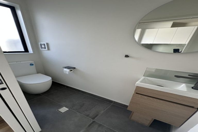 Photo of property in 17a Midgley Road, West Harbour, Auckland, 0618