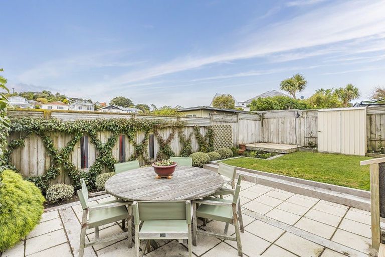 Photo of property in 16 Farm Road, Northland, Wellington, 6012