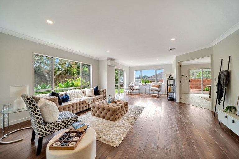 Photo of property in 23 Laurel Oak Drive, Schnapper Rock, Auckland, 0632