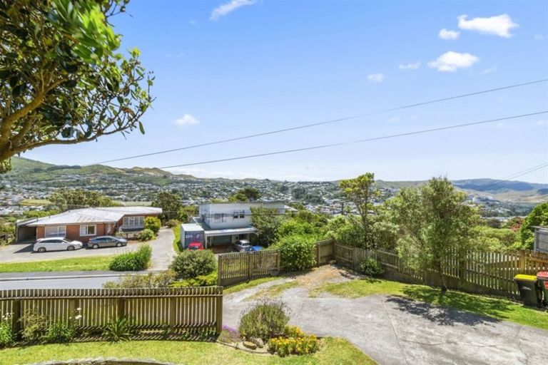 Photo of property in 53 Chesterton Street, Johnsonville, Wellington, 6037