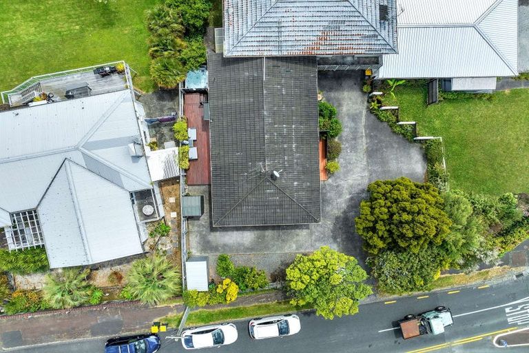 Photo of property in 1 Pleasant Road, Glen Eden, Auckland, 0602