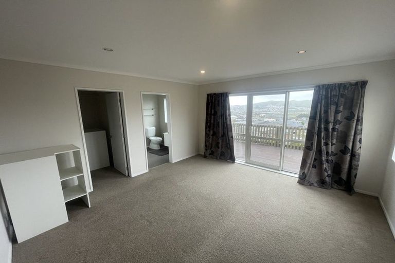 Photo of property in 24 Havana Rise, Grenada Village, Wellington, 6037