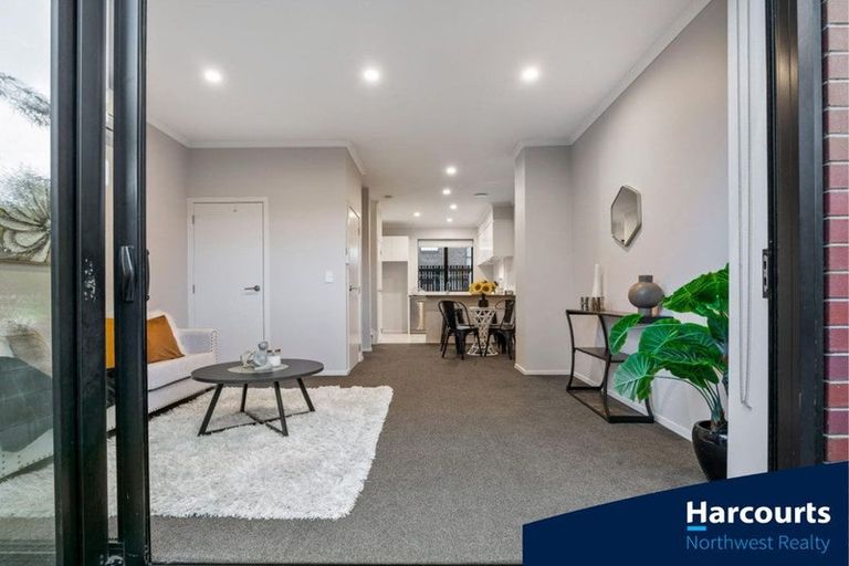 Photo of property in 6/89 Hobsonville Point Road, Hobsonville, Auckland, 0616