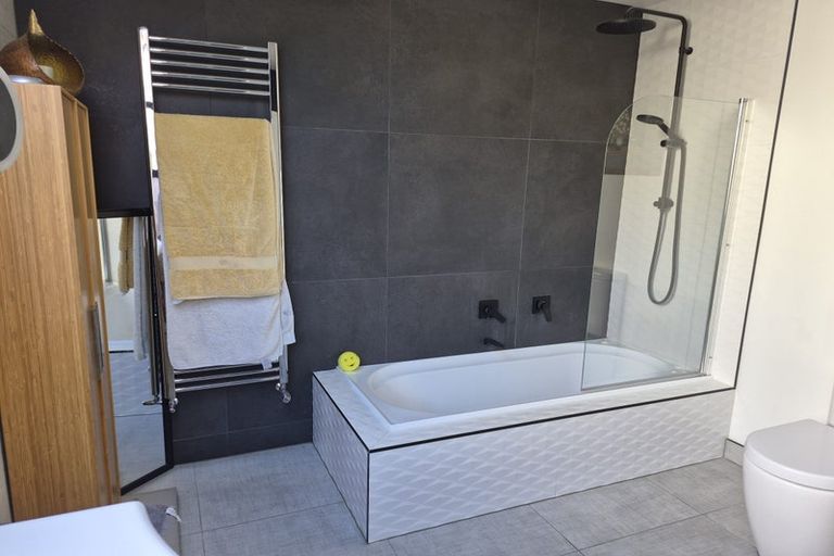 Photo of property in 1/14 Beresford Street, Bayswater, Auckland, 0622