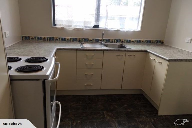 Photo of property in 24a Justin Place, Te Atatu Peninsula, Auckland, 0610