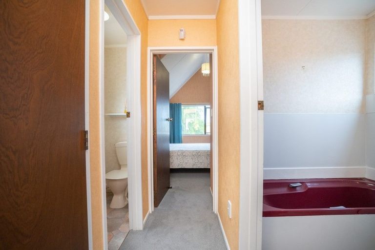 Photo of property in 4 Jarrett Court, Roslyn, Palmerston North, 4414