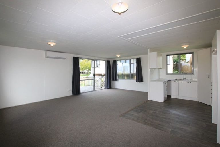 Photo of property in 17 Maywood Crescent, Glen Eden, Auckland, 0602