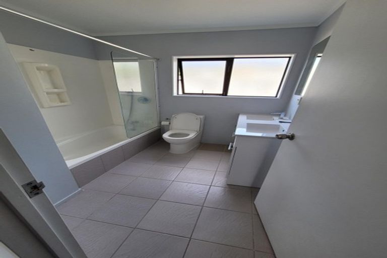 Photo of property in 28 Kona Crescent, Henderson, Auckland, 0610