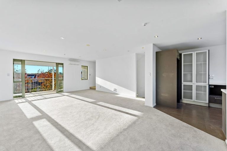 Photo of property in The Rise, 2/11 Hatfield Place, Albany Heights, Auckland, 0632