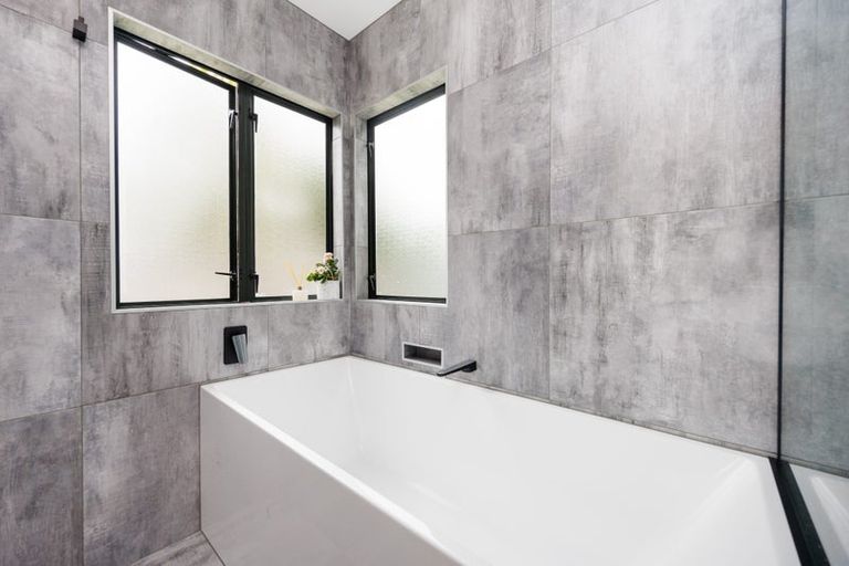 Photo of property in 27 Abby Road, Fitzherbert, Palmerston North, 4410