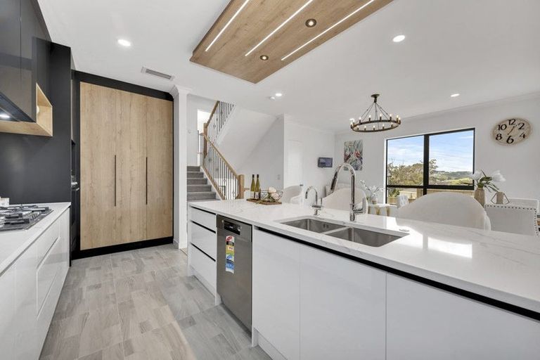 Photo of property in 2a Ballyalton Crescent, Flat Bush, 2019