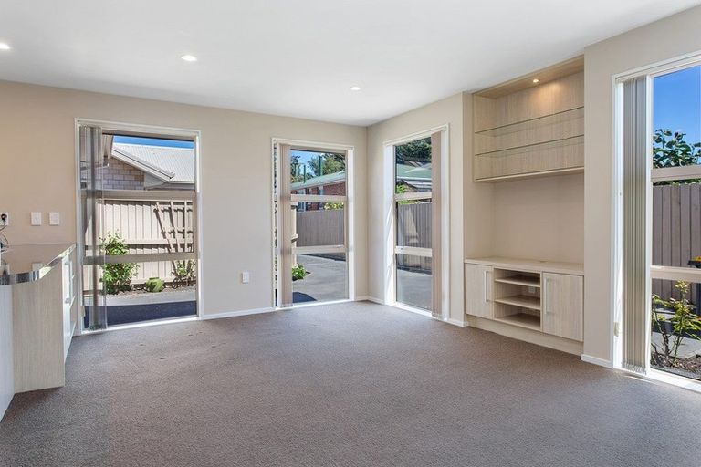 Photo of property in 3/44 Sawyers Arms Road, Northcote, Christchurch, 8052